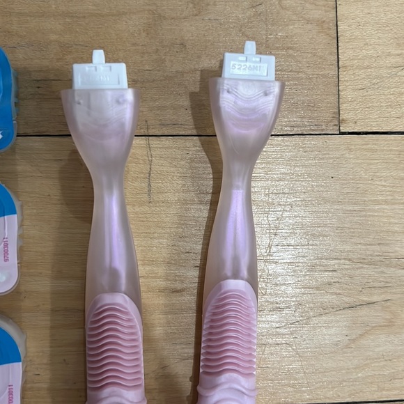 Venus Razers - Picture 6 of 7